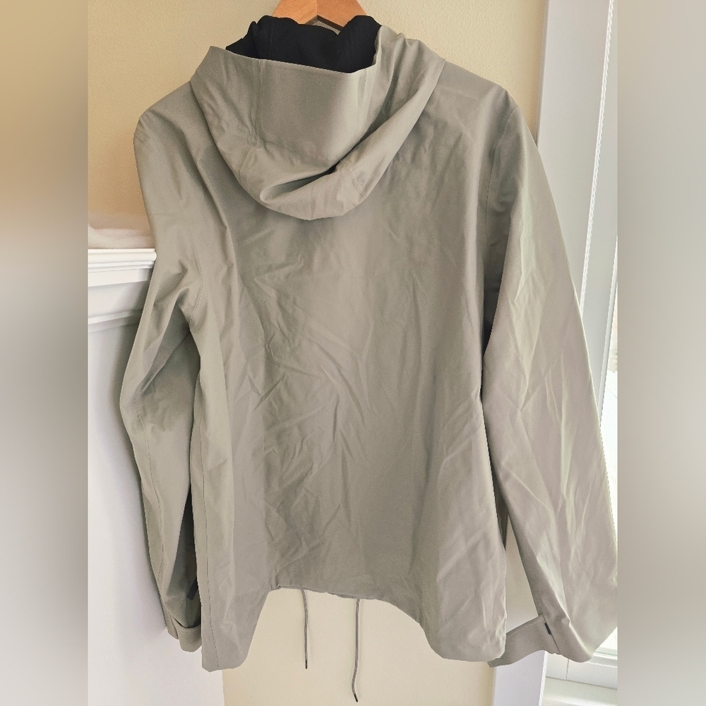 NWT! RAINS, UNISEX, Suva Hardshell Cargo Jacket, Drift, Size Medium, MSRP $285 - Picture 3 of 16